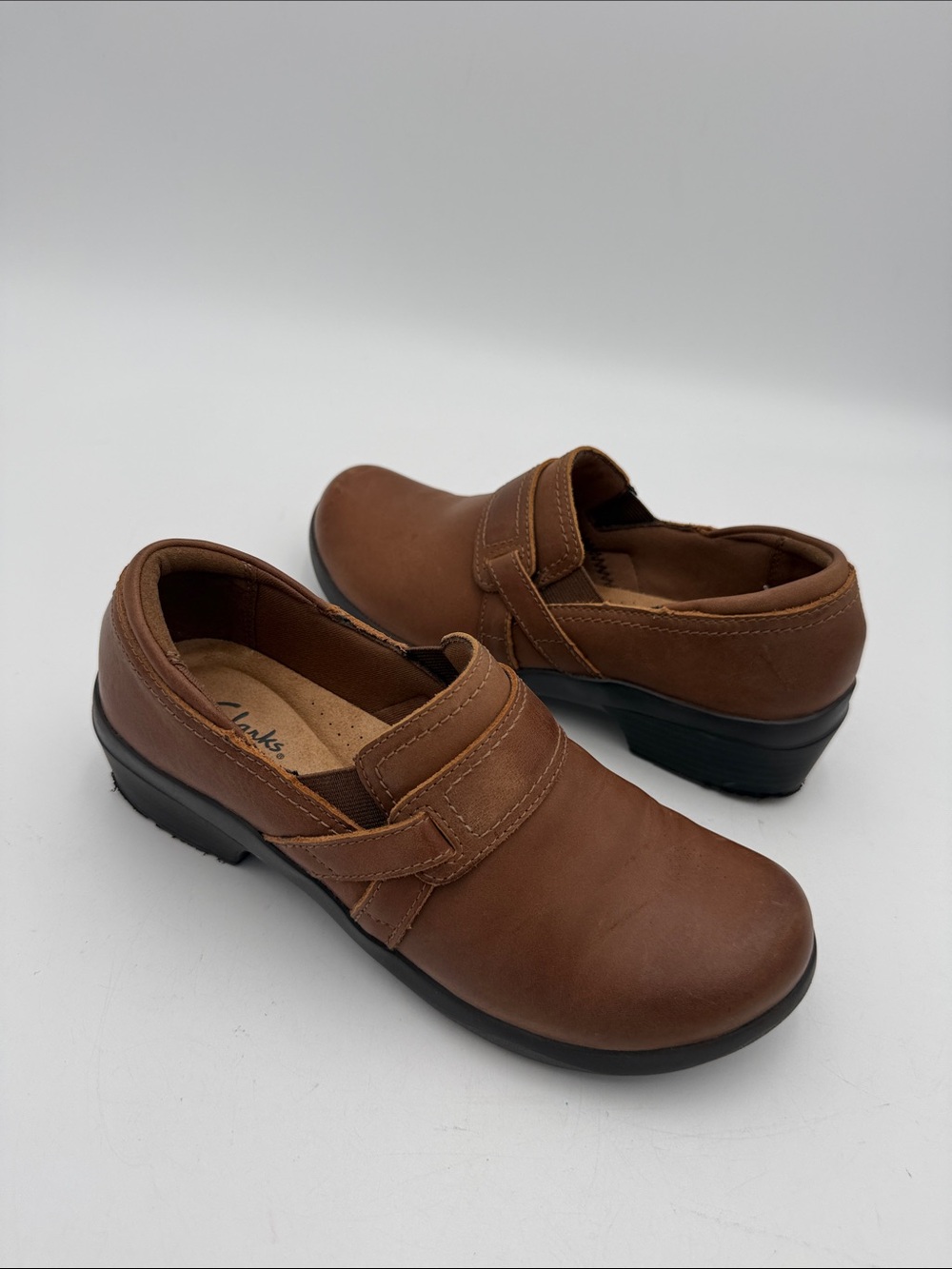 Clarks Brown Leather Slip-On Loafers Hook Strap women 7M casual comfort office